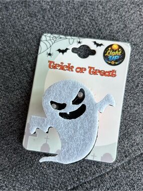 Light Up Eyes Spooky Ghost Halloween Brooch, White, Black